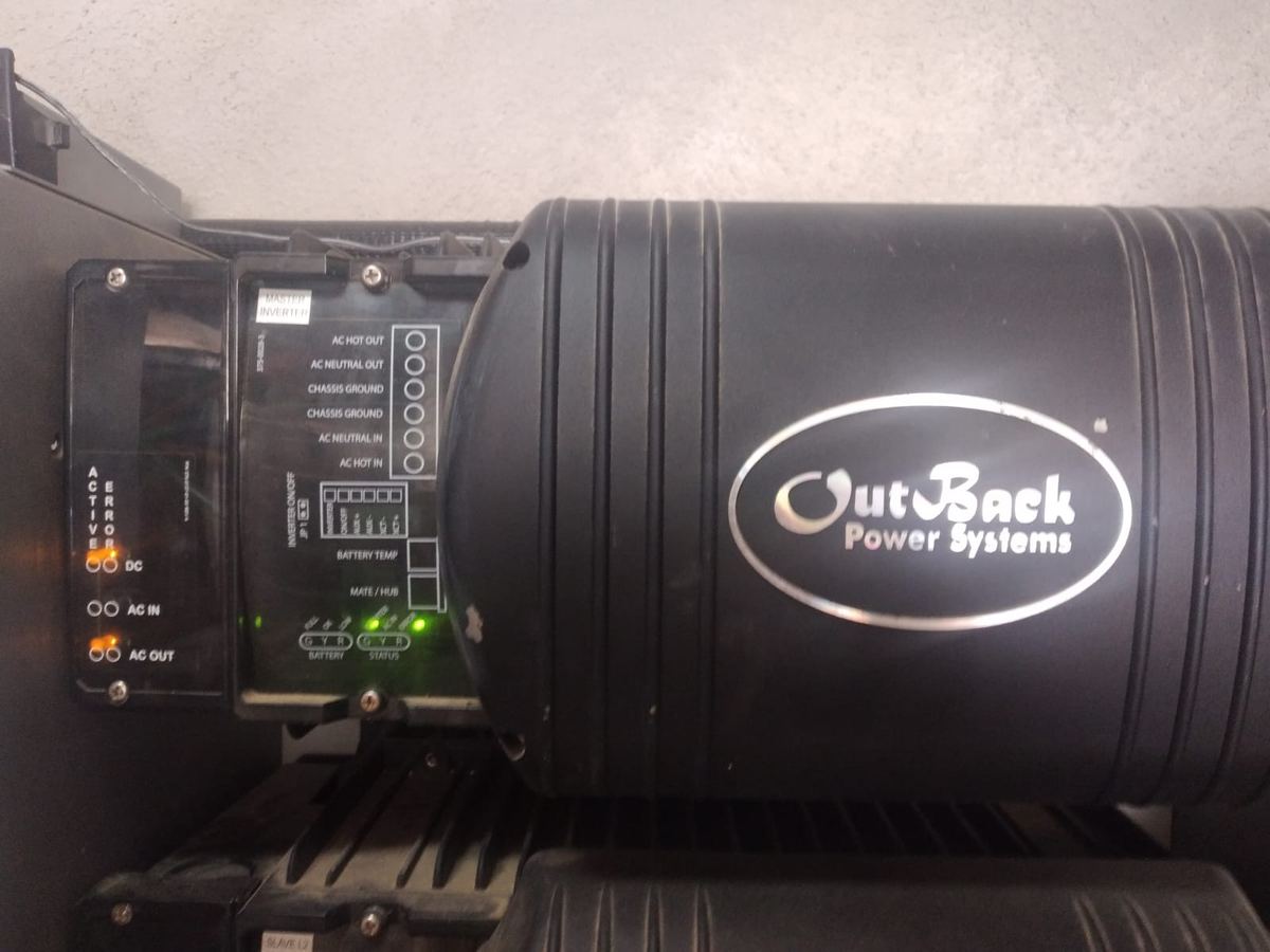 Inversor Outback Power instalado